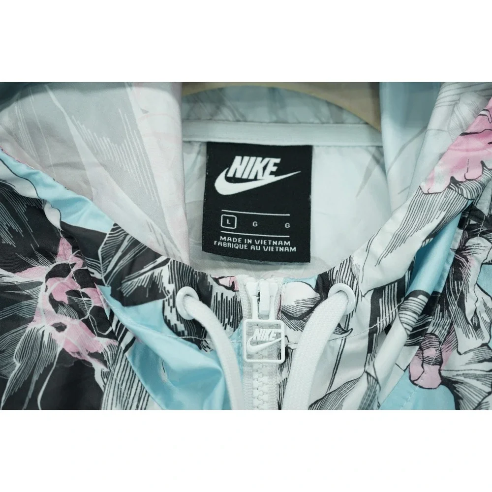 Nike women windrunner